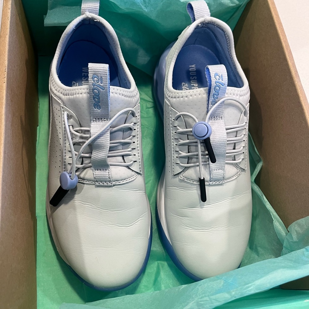 Cloves nurse shoes